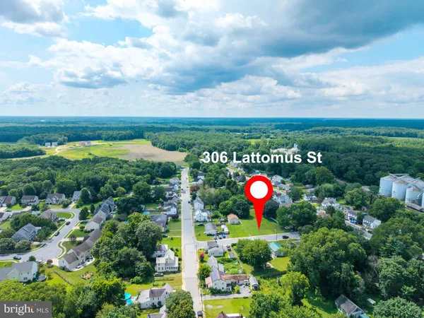a view of a tennis court