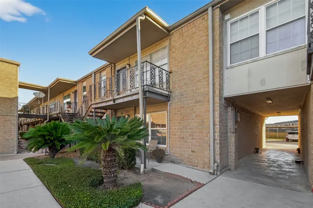 a view of a house with a small yard and plants