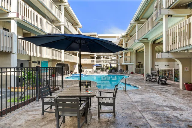 $1,299,000 | 76-6246 Alii Drive, Unit 201, Kailua-Kona, HI 96740