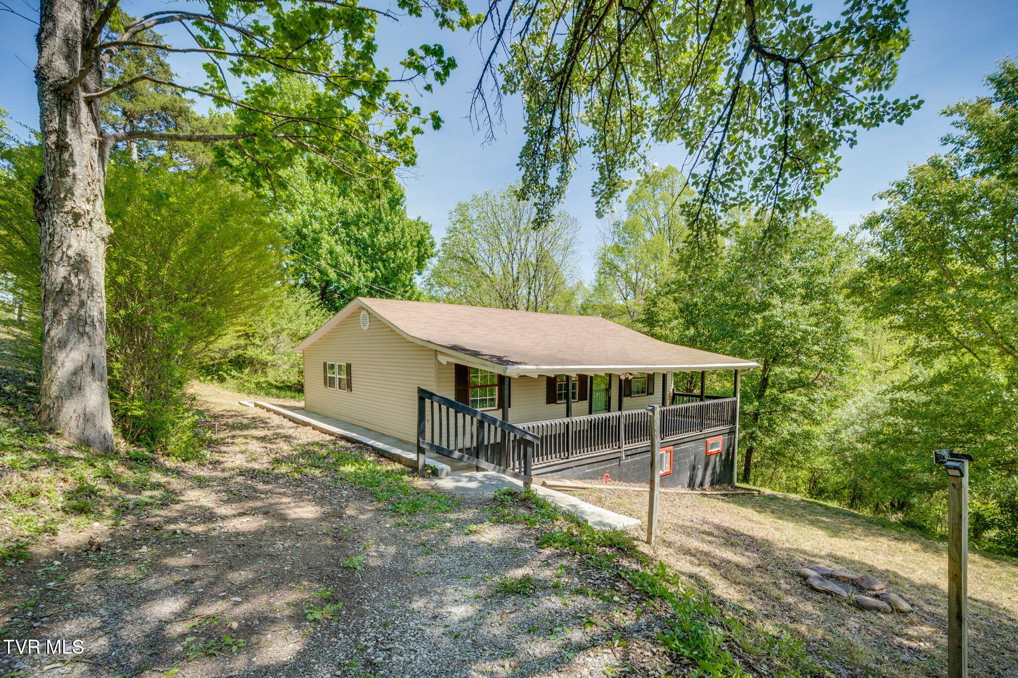813 Big Hill Road Pennington Gap, VA 24277 - Photo 2 of 31 002