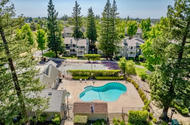 $419,999 | 213 Live Oak Circle, Unit 2, Roseville, CA 95678
