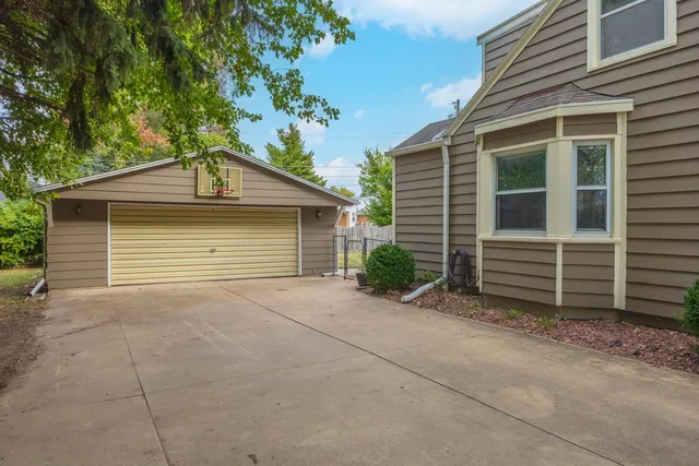 $234,900 | 1114 Beechwood Avenue, Bloomington, IL 61701