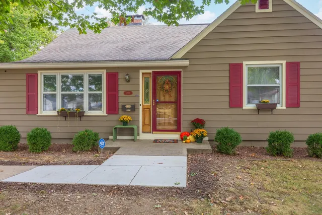 $234,900 | 1114 Beechwood Avenue, Bloomington, IL 61701
