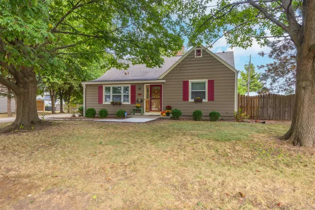 $234,900 | 1114 Beechwood Avenue, Bloomington, IL 61701