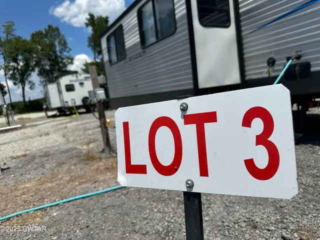 a sign that is on the side of the road