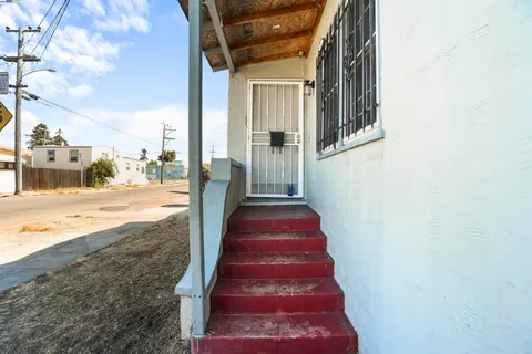 a view of a pathway of a house