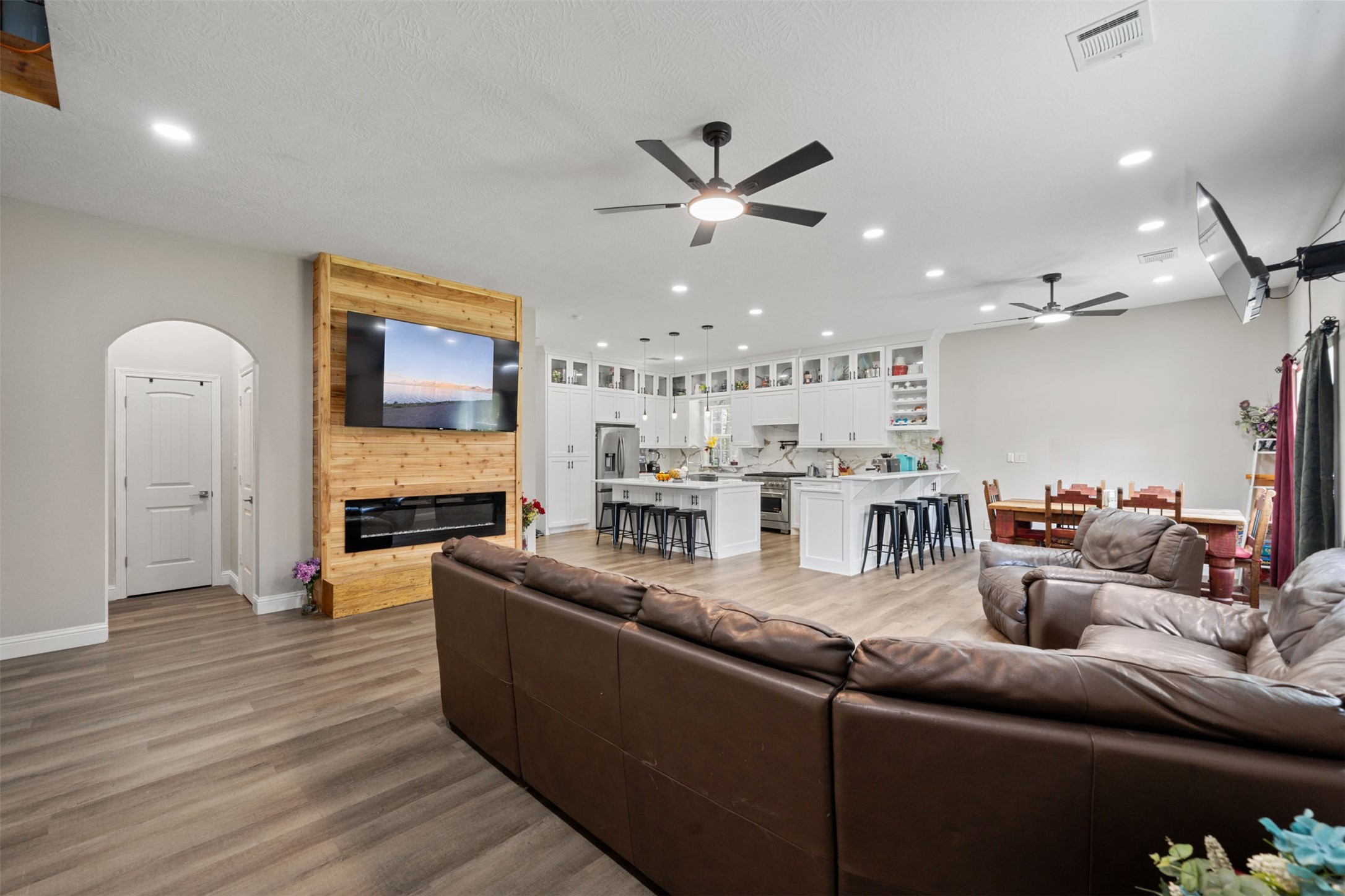 384 County Road 352 Cleveland, TX 77327 - Photo 11 of 47