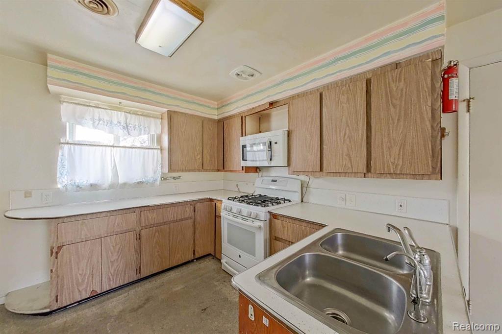 237 Elms Road Flushing, MI 48433 - Photo 11 of 69