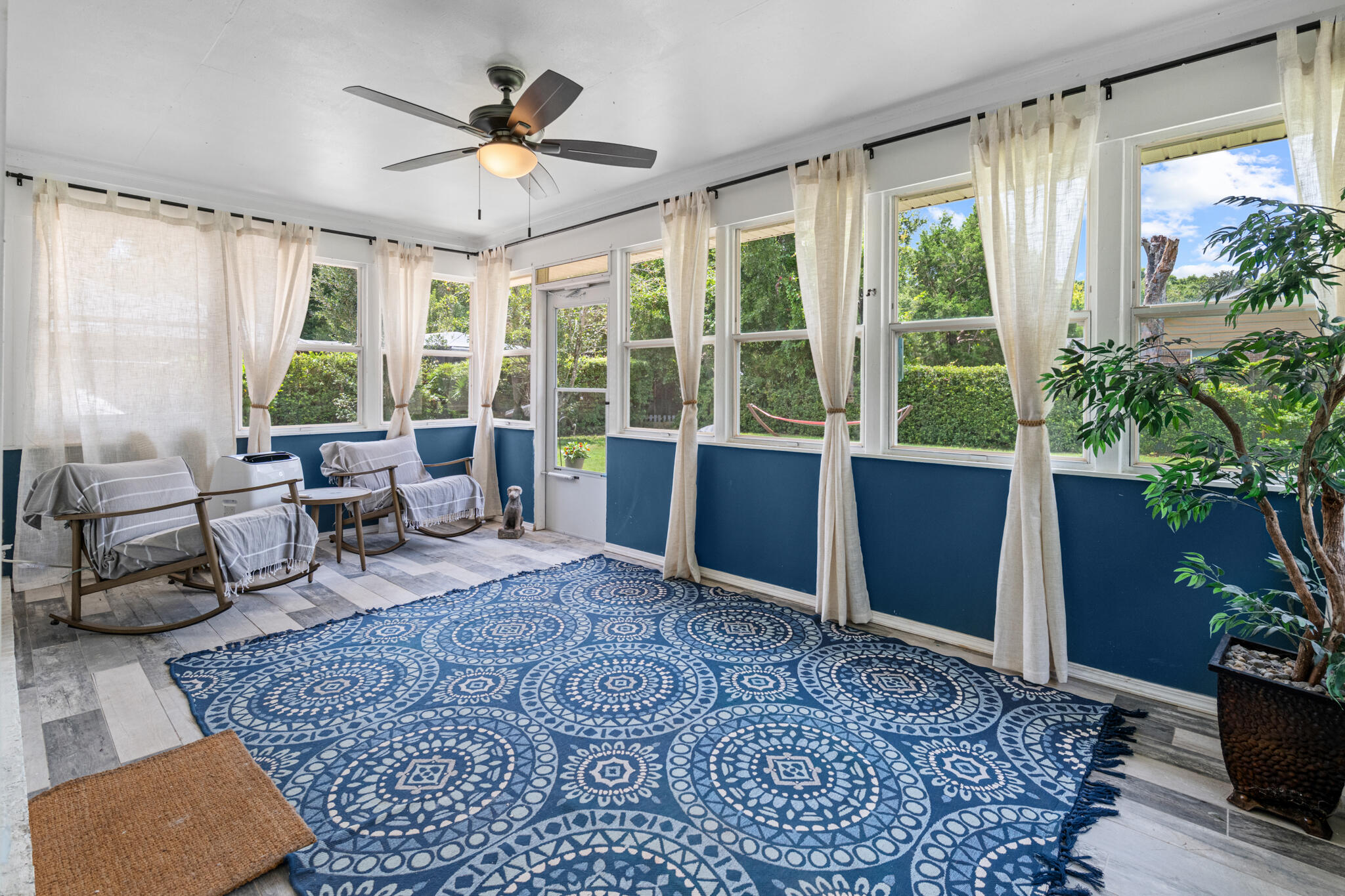 8573 Westview Lane Pensacola, FL 32514 - Photo 30 of 35 a living room with furniture and a potted plant