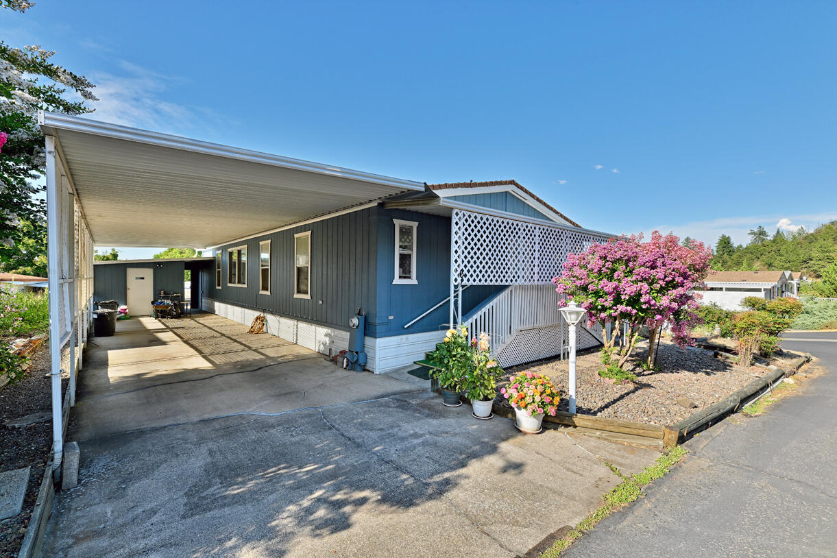 3955 South Stage Road, Unit 61 Medford, OR 97501 - Photo 19 of 20 Carport