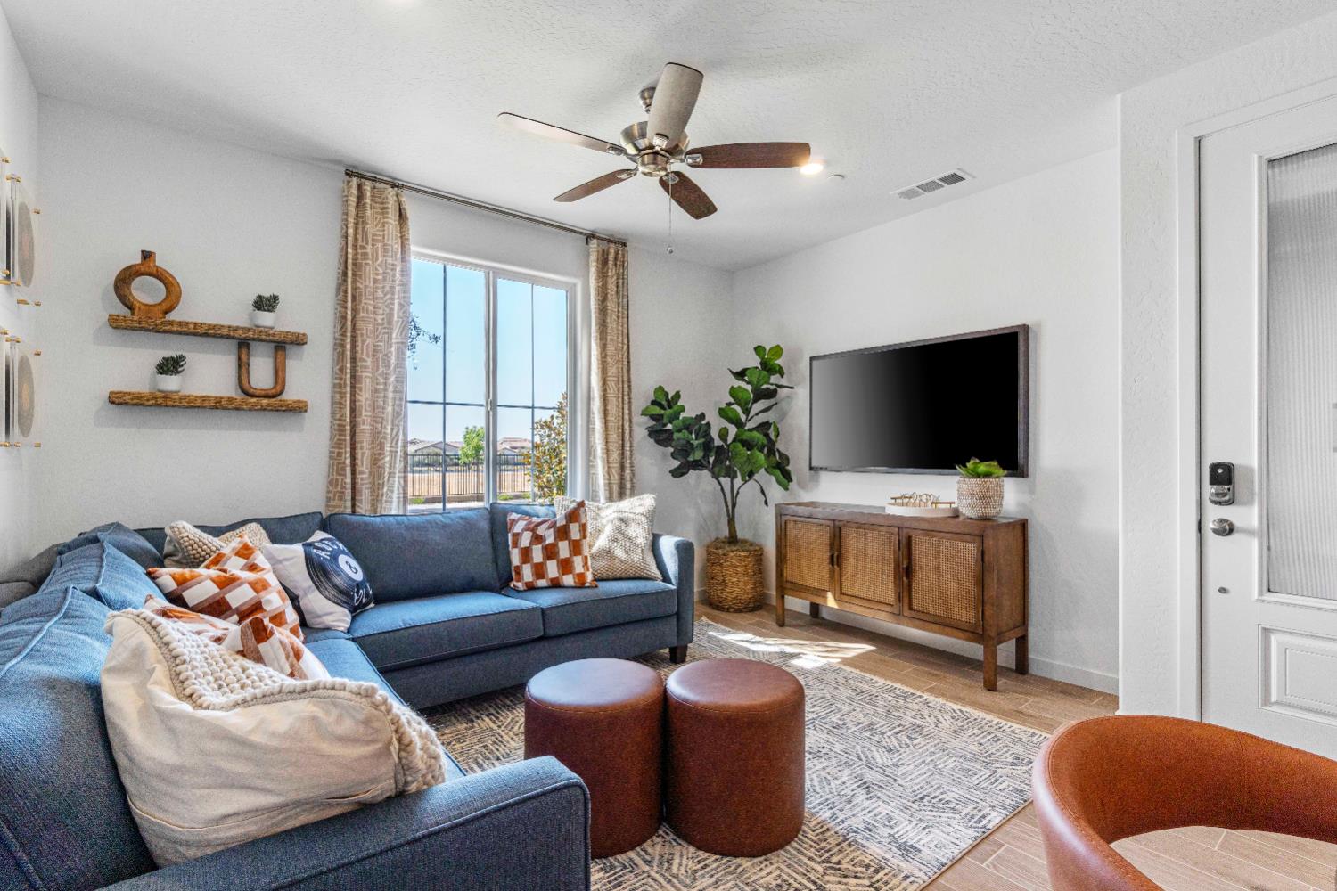 822 Traverse Drive Madera, CA 93636 - Photo 6 of 40 a living room with furniture and a flat screen tv