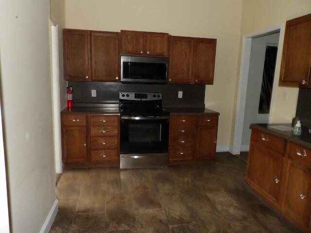 1382 Dr Evans Road Moncks Corner, SC 29461 - Photo 3 of 22 047 (640x480)