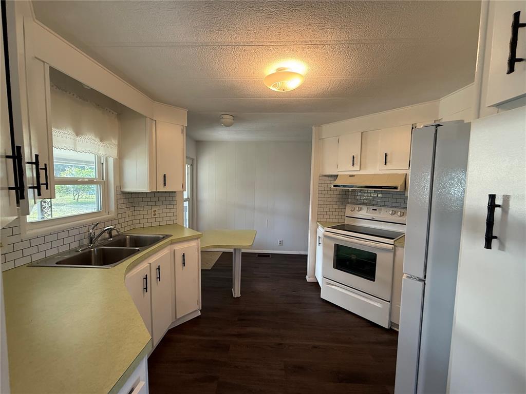 27 South Bobwhite Road Wildwood, FL 34785 - Photo 9 of 40