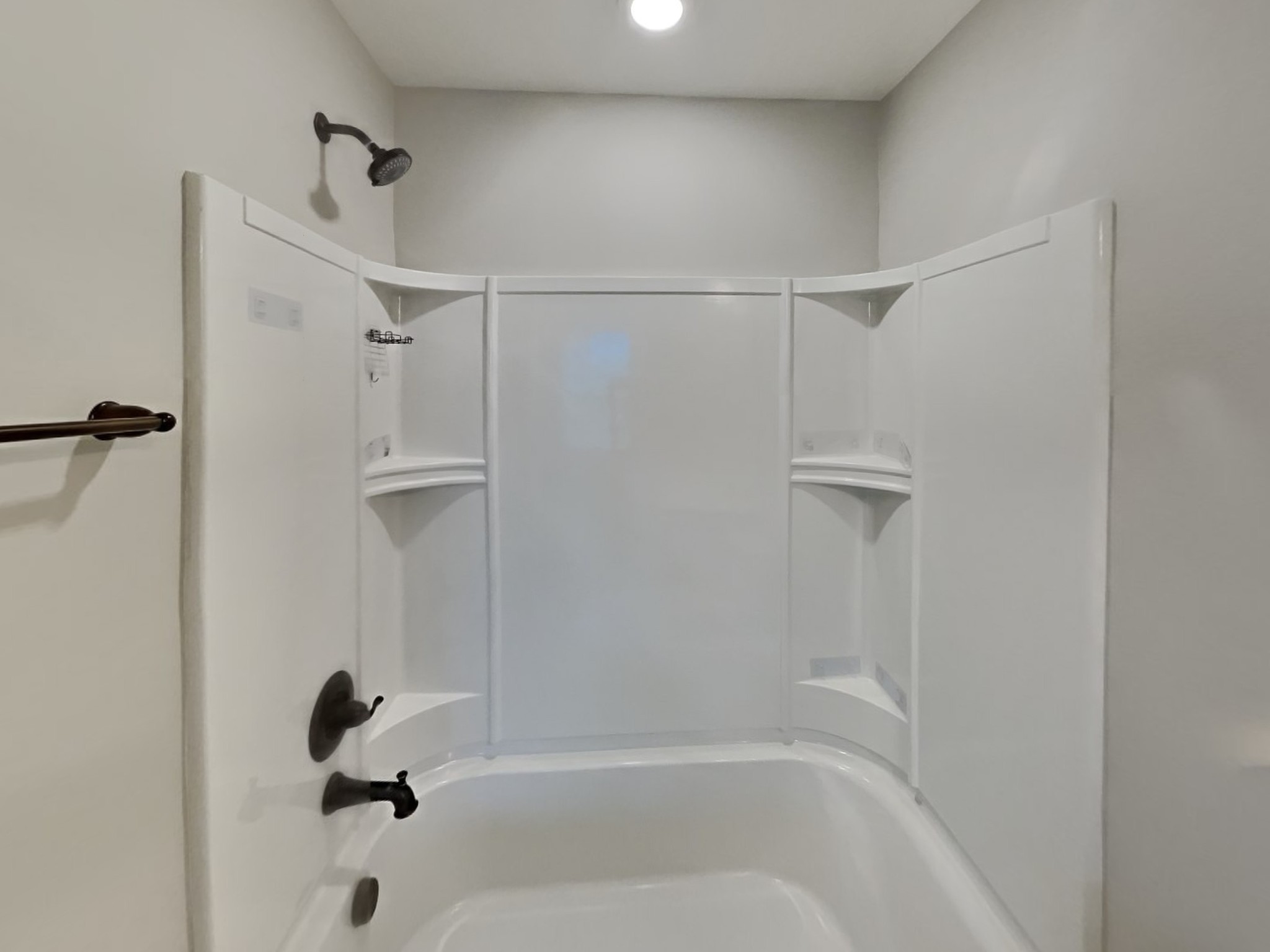 132 Hackney Lane Gallatin, TN 37066 - Photo 17 of 23 a bathroom with a shower