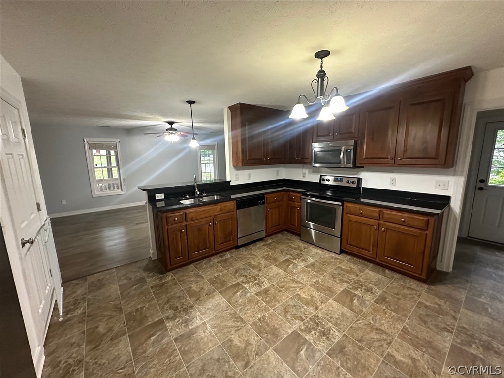 210 Pine Ridge Road Aylett, VA 23009 - Photo 4 of 14 Kitchen with kitchen peninsula, ceiling fan with n