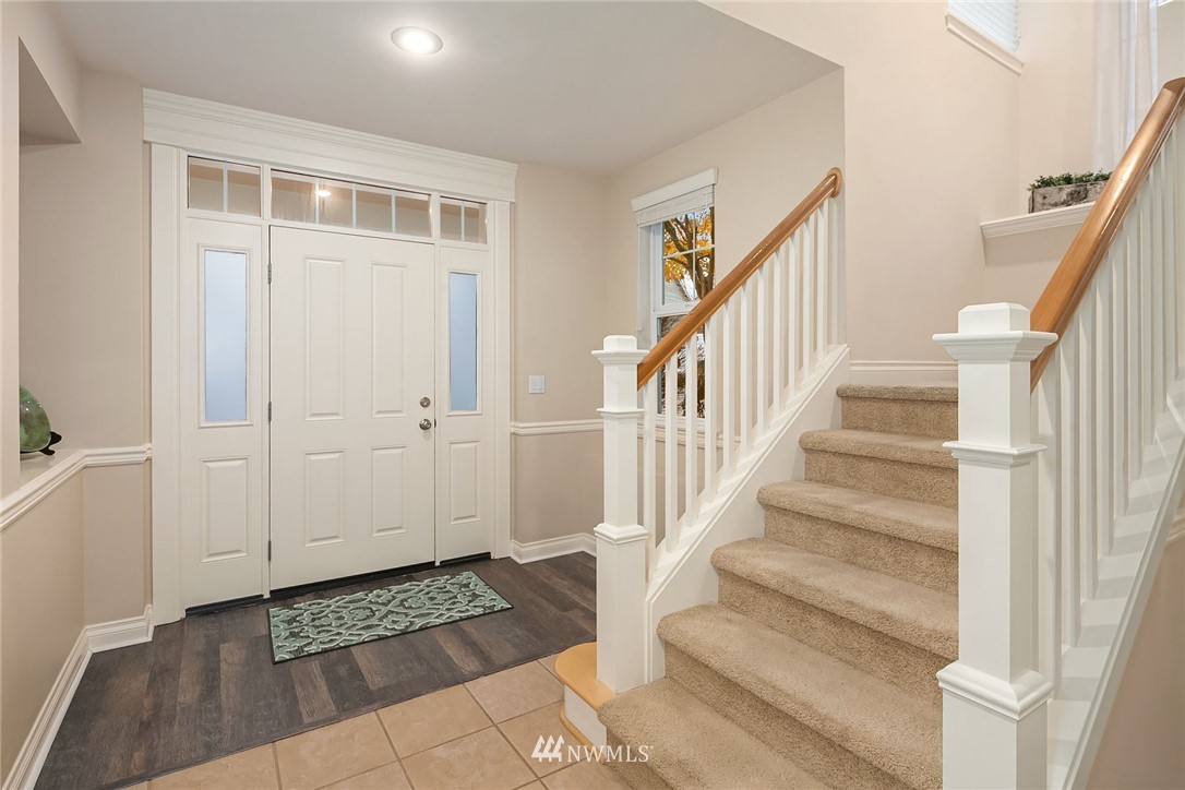 871 Bear Ridge Drive Northwest Issaquah, WA 98027 - Photo 2 of 25