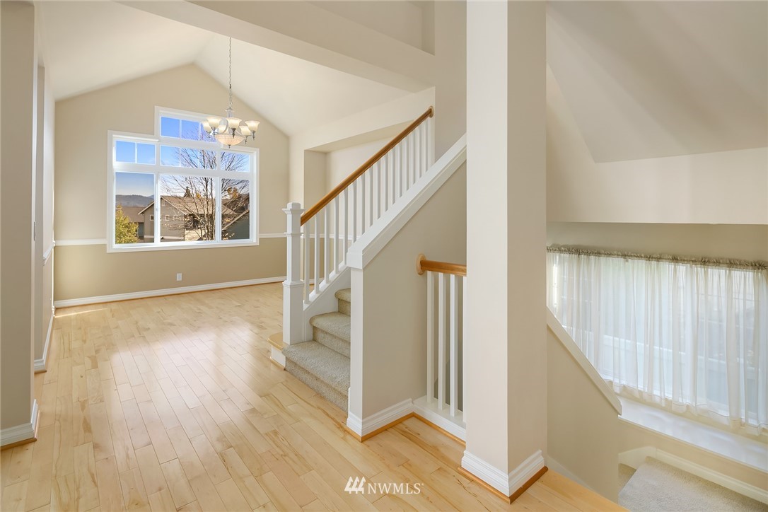 871 Bear Ridge Drive Northwest Issaquah, WA 98027 - Photo 4 of 25