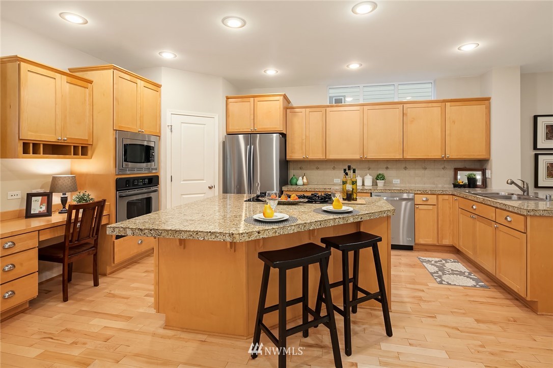 871 Bear Ridge Drive Northwest Issaquah, WA 98027 - Photo 9 of 25