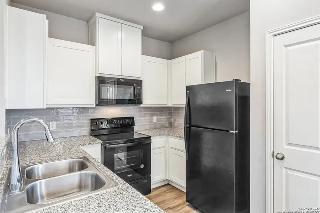 $229,000 | 203 Peruna Drive, Marble Falls, TX 78654