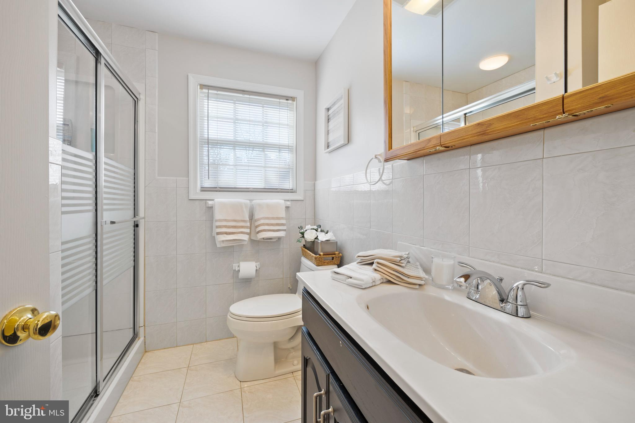 333 Oak Terrace Wayne, PA 19087 - Photo 17 of 47 First Floor Hallway Full Bathroom