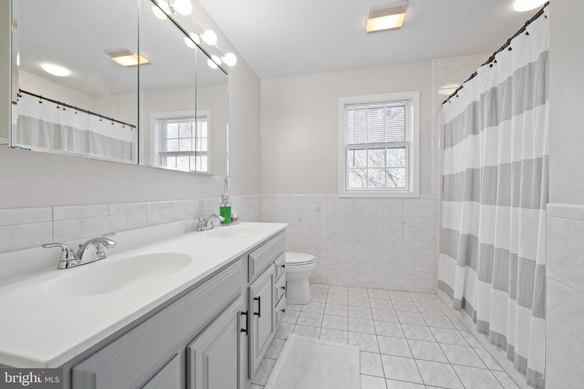 333 Oak Terrace Wayne, PA 19087 - Photo 36 of 47 Hallway Bathroom