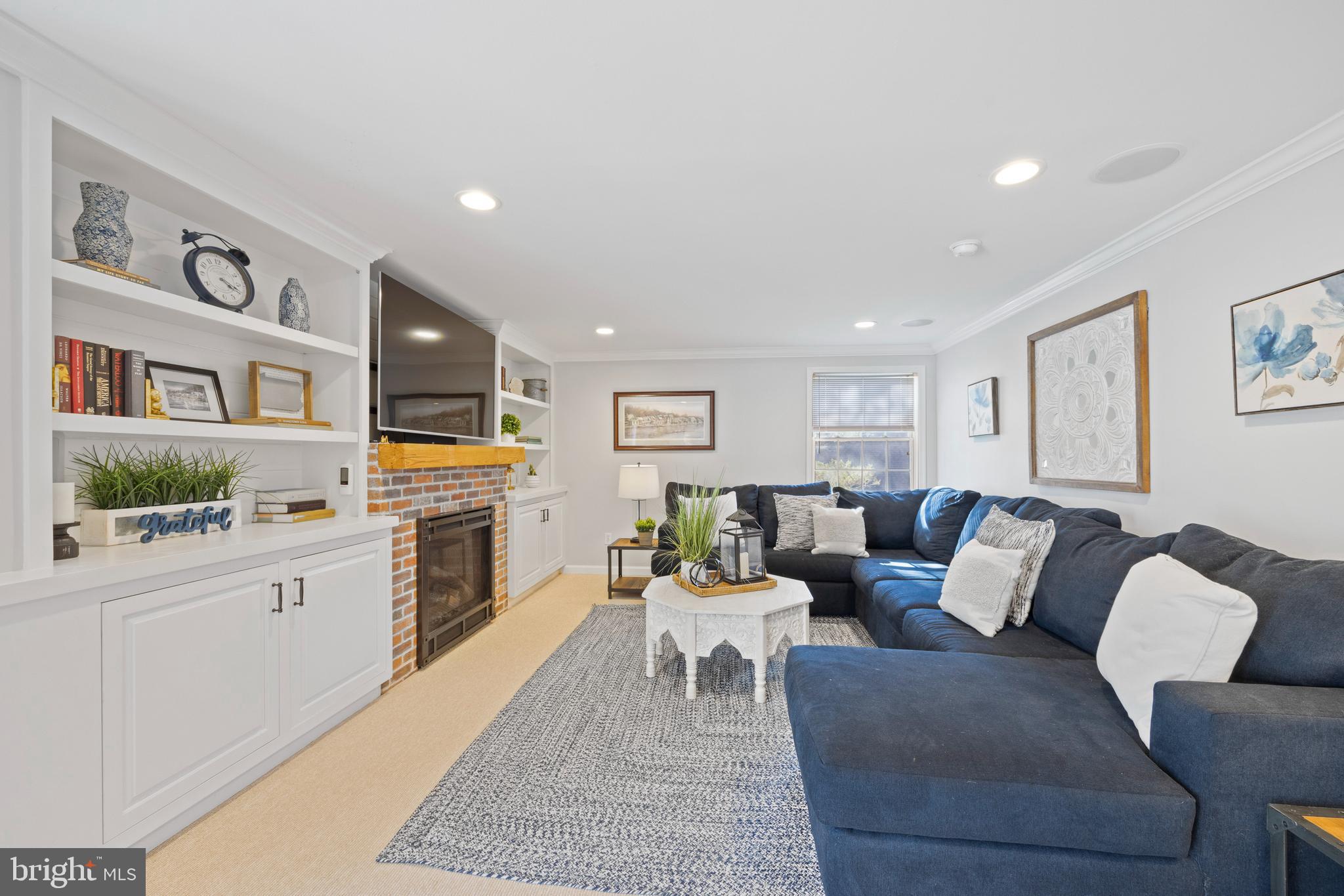 333 Oak Terrace Wayne, PA 19087 - Photo 6 of 47 Living Room