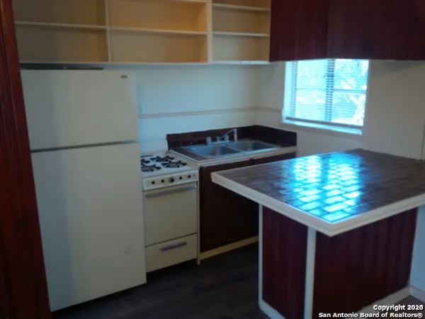 $745 | 805 Eleanor Avenue, Unit A, San Antonio, TX 78209