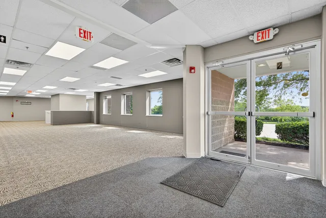 a view of livingroom with furniture