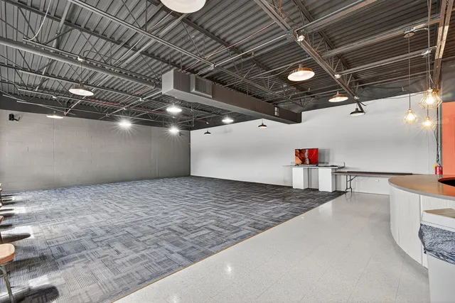 a kitchen with kitchen island