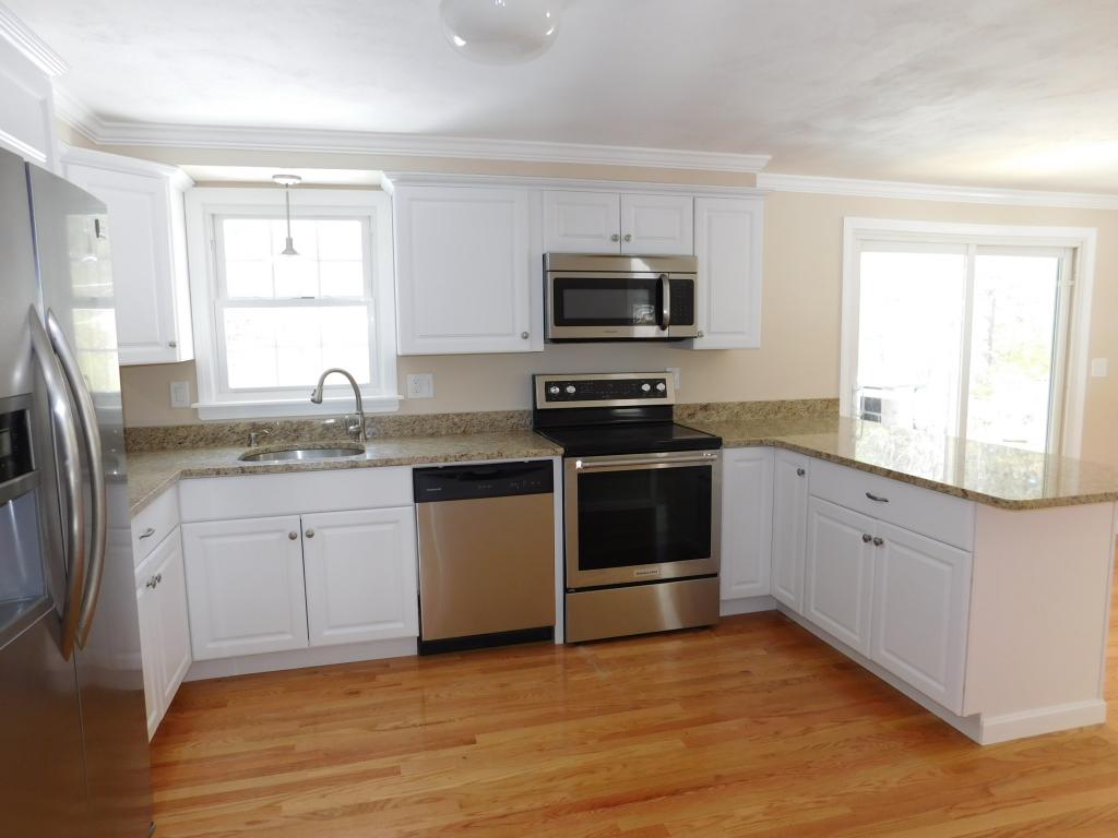 181 Hobbs Road Pelham, NH 03076 - Photo 2 of 26