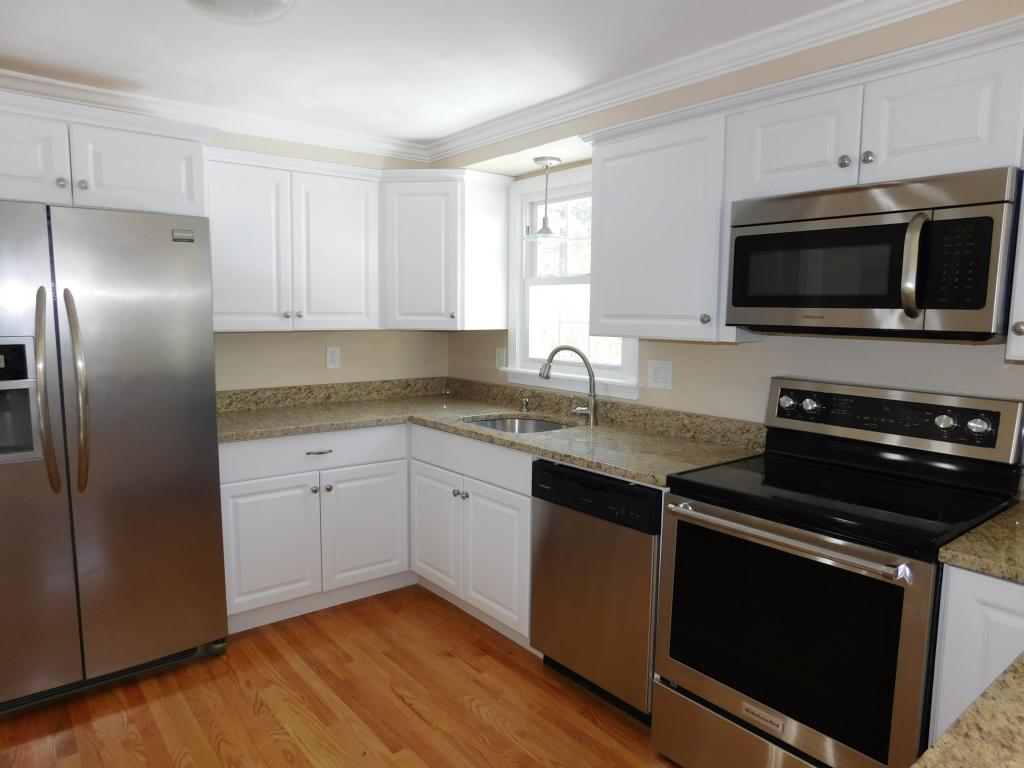 181 Hobbs Road Pelham, NH 03076 - Photo 4 of 26
