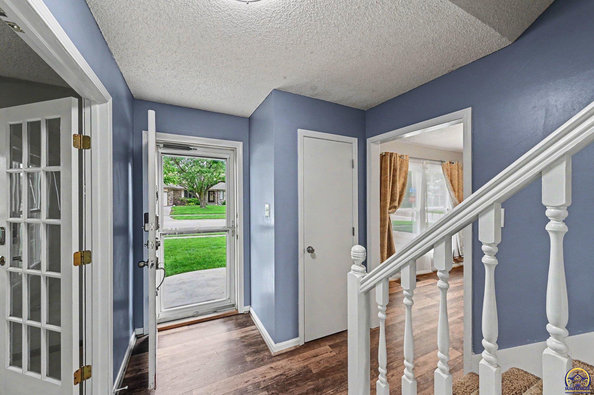 2500 Southwest Gainsboro Road Topeka, KS 66614 - Photo 3 of 27