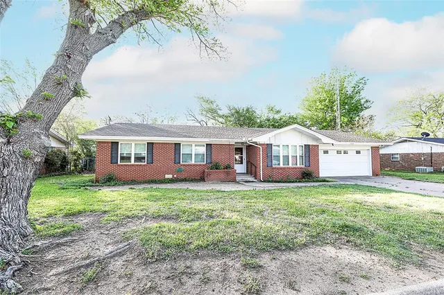 $279,000 | 1209 Pebble Street, Bowie, TX 76230