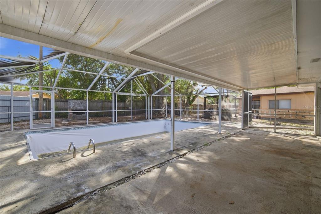 4449 Tarpon Drive Tampa, FL 33617 - Photo 27 of 36