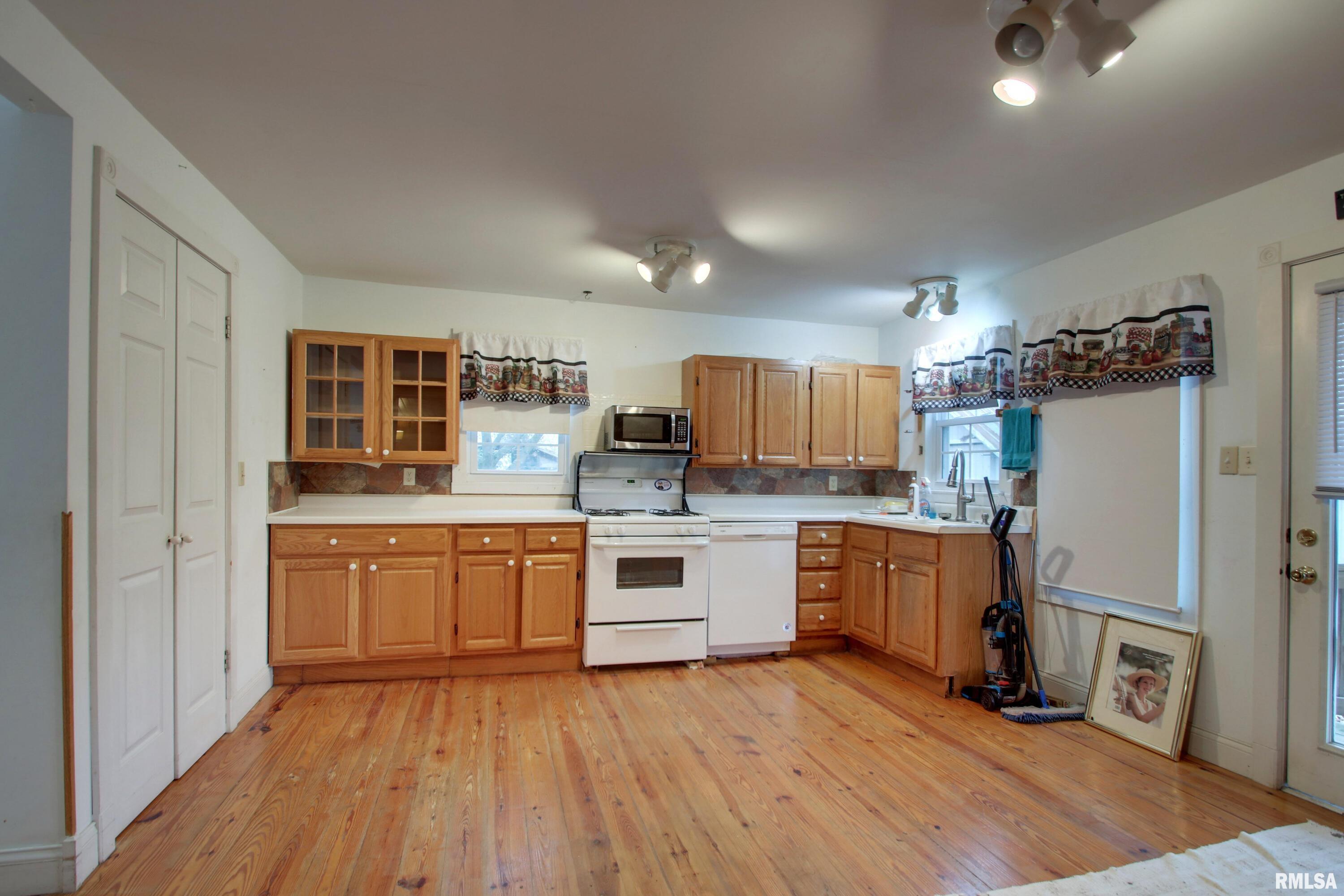 340 Walnut Street Hull, IL 62343 - Photo 10 of 27 Gallery Image 10