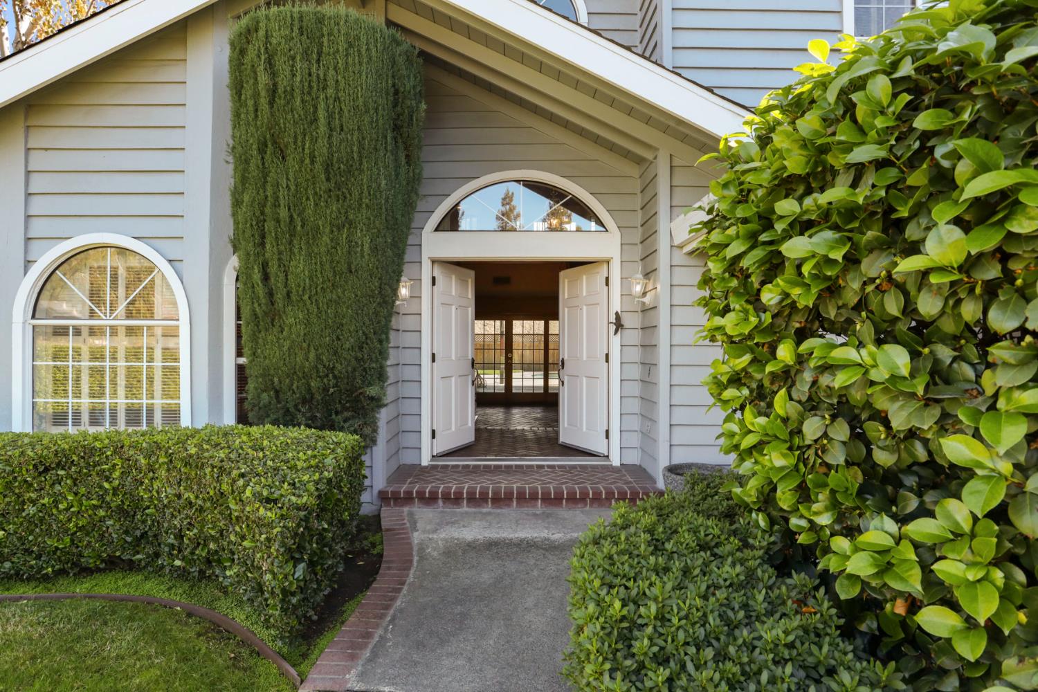 3152 Sea Gull Lane Stockton, CA 95219 - Photo 3 of 67 a front view of a house with a garden