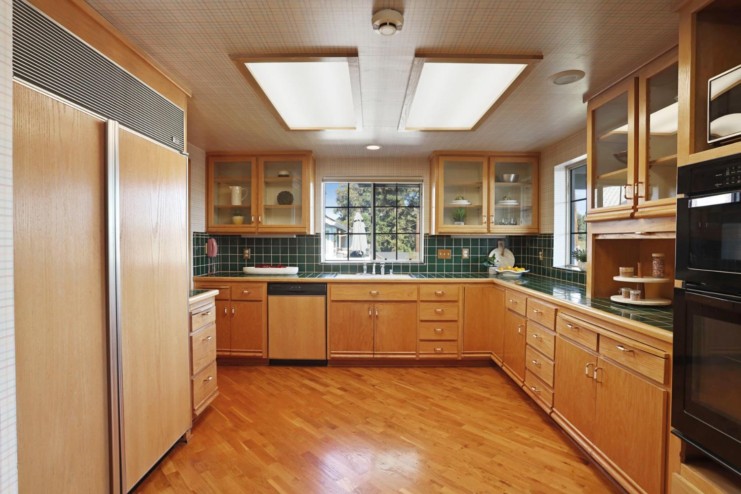 3152 Sea Gull Lane Stockton, CA 95219 - Photo 36 of 67 a kitchen with stainless steel appliances granite countertop a refrigerator and stove