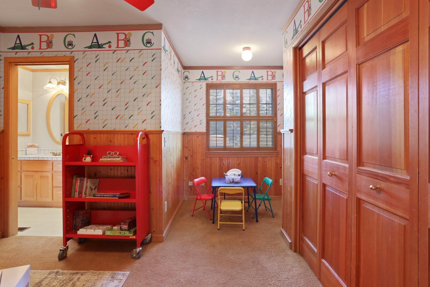 3152 Sea Gull Lane Stockton, CA 95219 - Photo 51 of 67 a room that has a bed and a chair in it