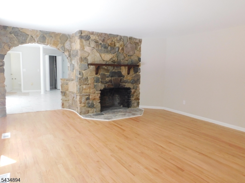 4 Spring Hill Road Annandale, NJ 08801 - Photo 13 of 41