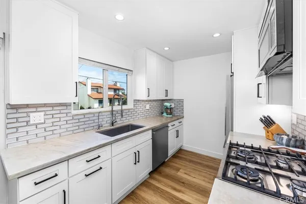 $999,000 | 2120 Dufour Avenue, Unit 6, Redondo Beach, CA 90278