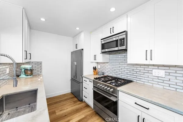 $999,000 | 2120 Dufour Avenue, Unit 6, Redondo Beach, CA 90278