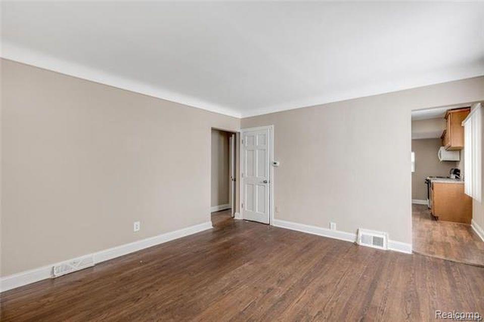 8204 Republic Avenue Warren, MI 48089 - Photo 6 of 17