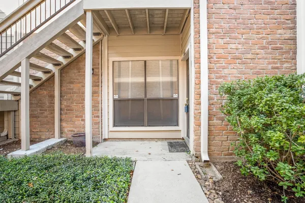 $1,400 | 2001 Bering Drive, Unit 7B, Houston, TX 77057