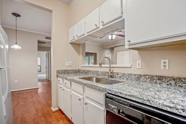 $1,400 | 2001 Bering Drive, Unit 7B, Houston, TX 77057