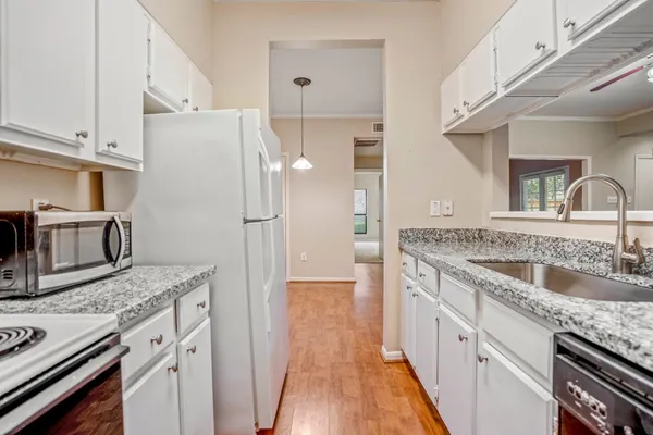 $1,400 | 2001 Bering Drive, Unit 7B, Houston, TX 77057