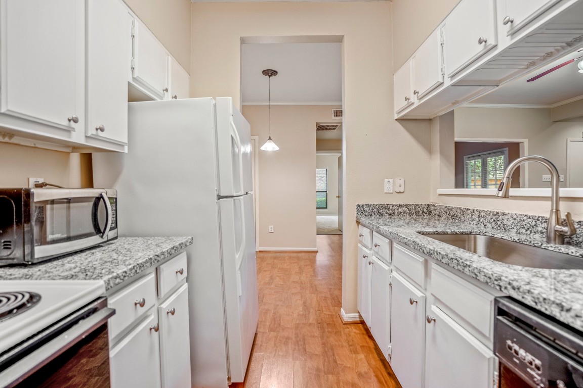 2001 Bering Drive, Unit 7B Houston, TX 77057 - Photo 12 of 35