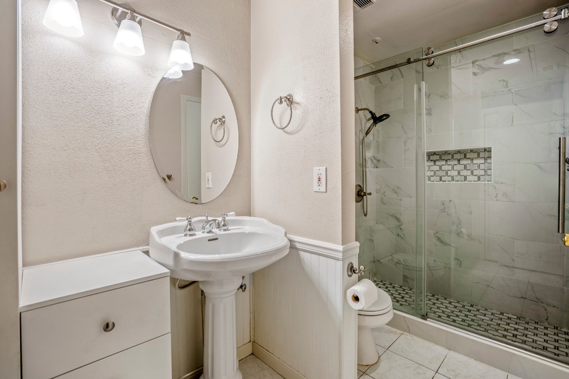 2001 Bering Drive, Unit 7B Houston, TX 77057 - Photo 19 of 35