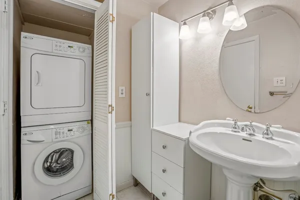 $1,400 | 2001 Bering Drive, Unit 7B, Houston, TX 77057