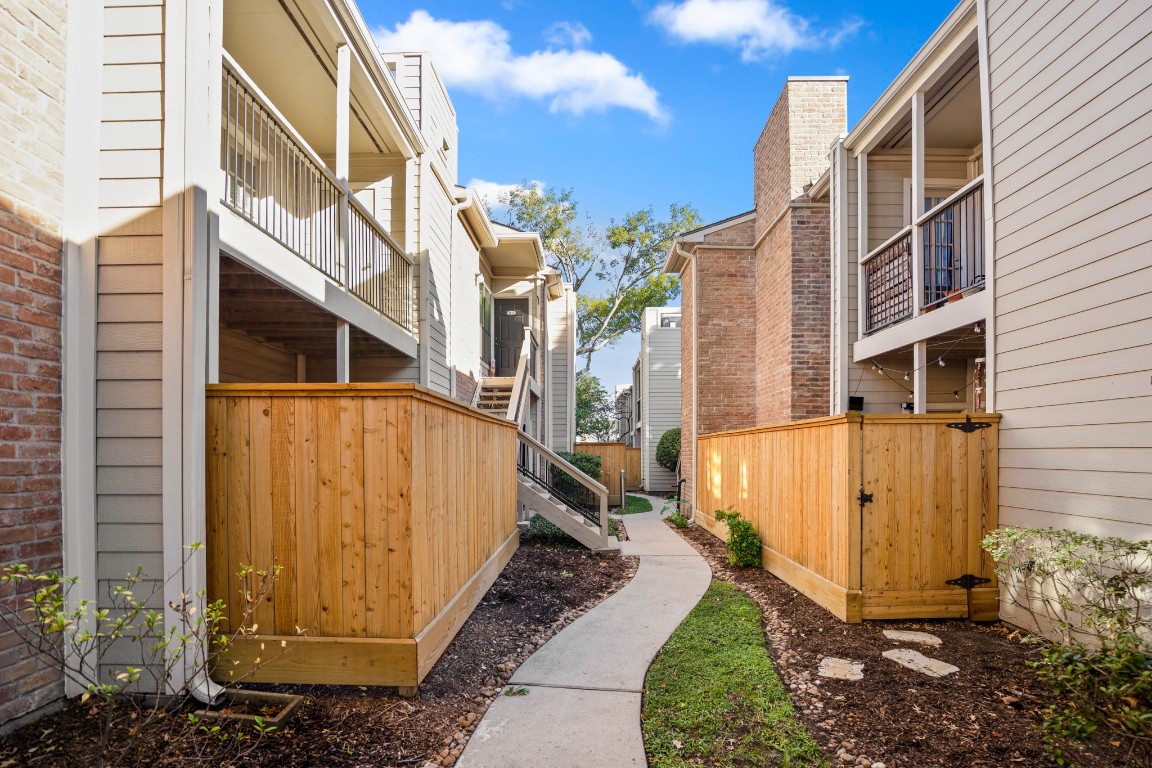 2001 Bering Drive, Unit 7B Houston, TX 77057 - Photo 27 of 35