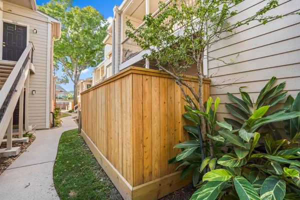 $1,400 | 2001 Bering Drive, Unit 7B, Houston, TX 77057